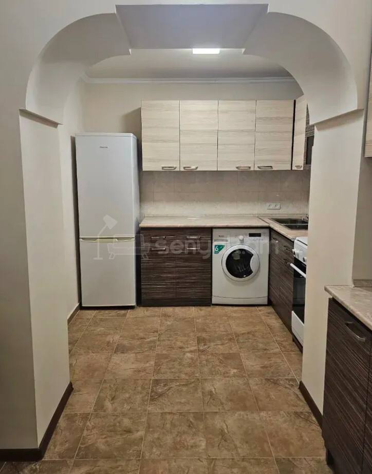 2 Սենյականոց Բնակարան Քարե Շենքում, 53քմ, 4/5 հարկ, Կապիտալ Վերանորոգված