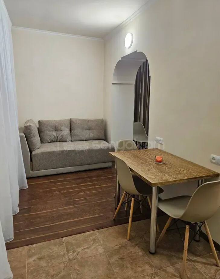 2 Սենյականոց Բնակարան Քարե Շենքում, 53քմ, 4/5 հարկ, Կապիտալ Վերանորոգված