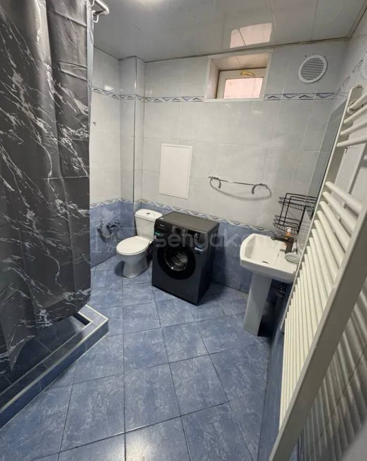 4 Սենյականոց Բնակարան Քարե Շենքում, 90քմ, 3/4 հարկ, Կոսմետիկ Վերանորոգված