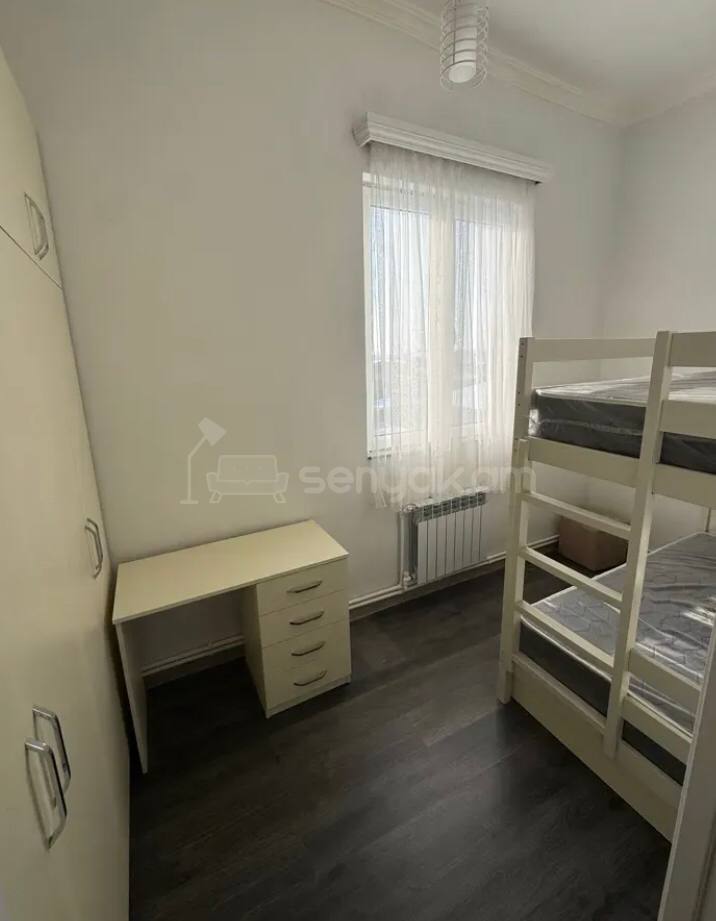 4 Սենյականոց Բնակարան Քարե Շենքում, 90քմ, 3/4 հարկ, Կոսմետիկ Վերանորոգված