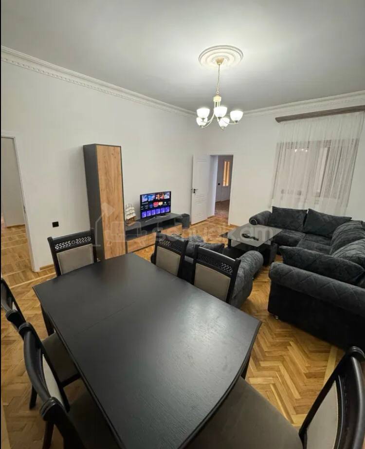 4 Սենյականոց Բնակարան Քարե Շենքում, 90քմ, 3/4 հարկ, Կոսմետիկ Վերանորոգված