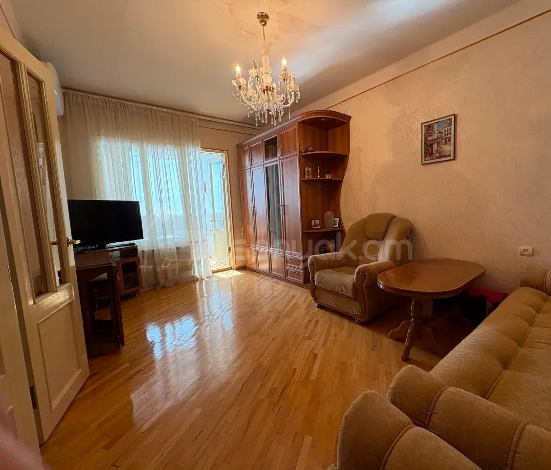 1 Սենյականոց Բնակարան Քարե Շենքում, 43քմ, 3/5 հարկ, Նորմալ Վիճակում