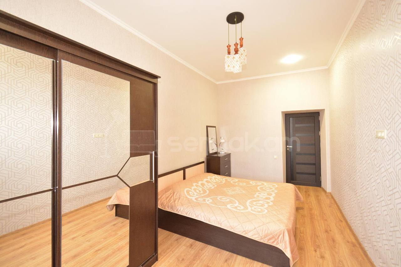 3 Սենյականոց Բնակարան Քարե Շենքում, 68քմ, 5/5 հարկ, Կապիտալ Վերանորոգված