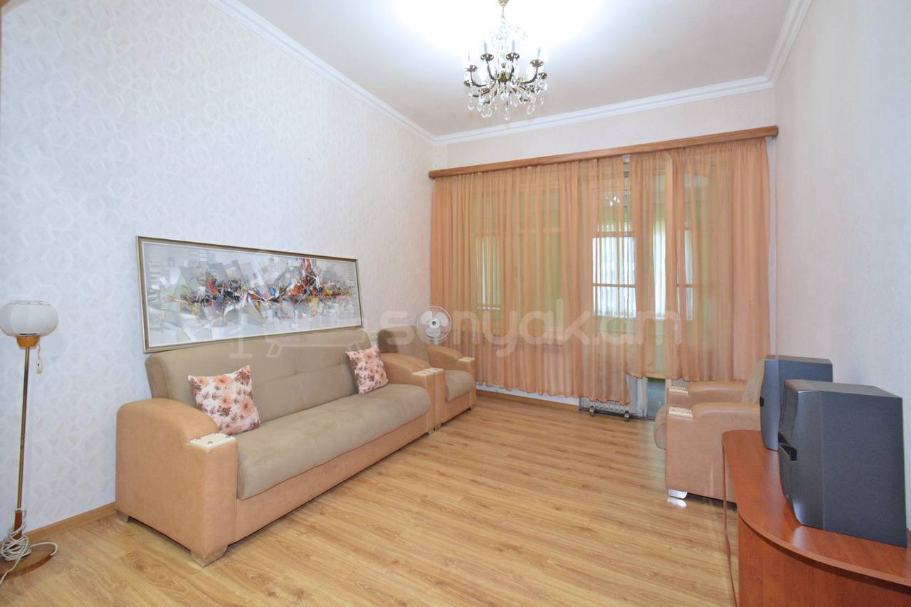 3 Սենյականոց Բնակարան Քարե Շենքում, 68քմ, 5/5 հարկ, Կապիտալ Վերանորոգված