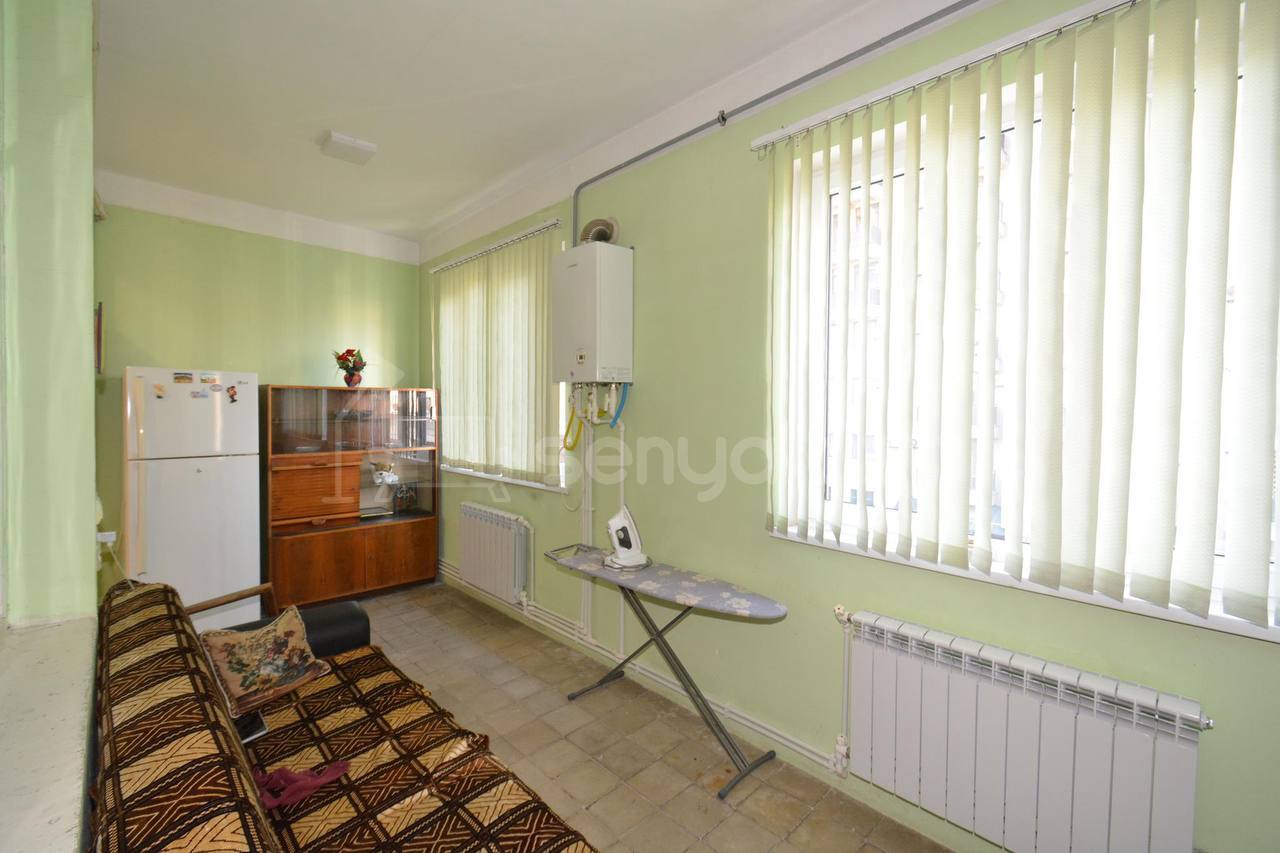 3 Սենյականոց Բնակարան Քարե Շենքում, 68քմ, 5/5 հարկ, Կապիտալ Վերանորոգված