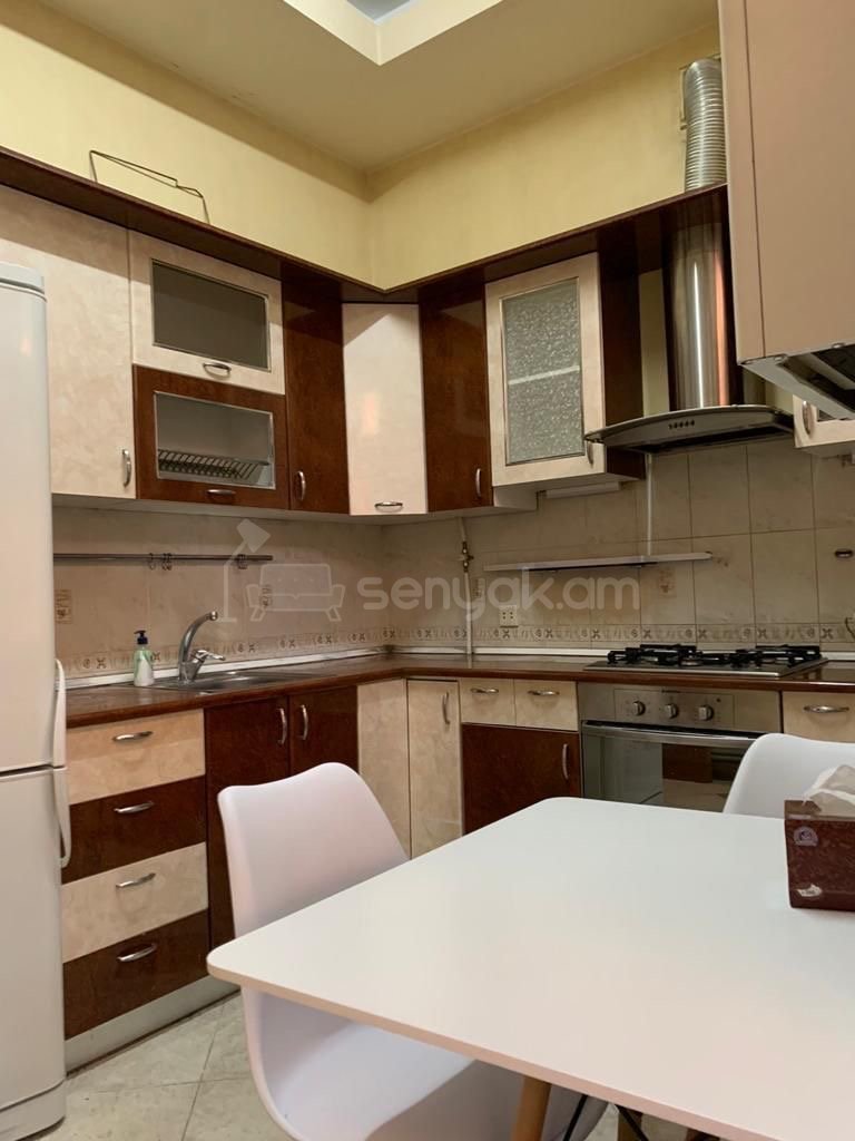 3 Սենյականոց Բնակարան Քարե Շենքում, 60քմ, 3/5 հարկ, Կապիտալ Վերանորոգված
