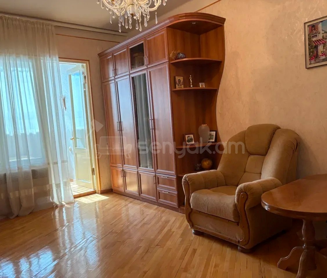 1 Սենյականոց Բնակարան Քարե Շենքում, 43քմ, 3/5 հարկ, Նորմալ Վիճակում