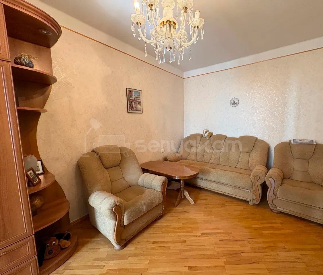 1 Սենյականոց Բնակարան Քարե Շենքում, 43քմ, 3/5 հարկ, Նորմալ Վիճակում