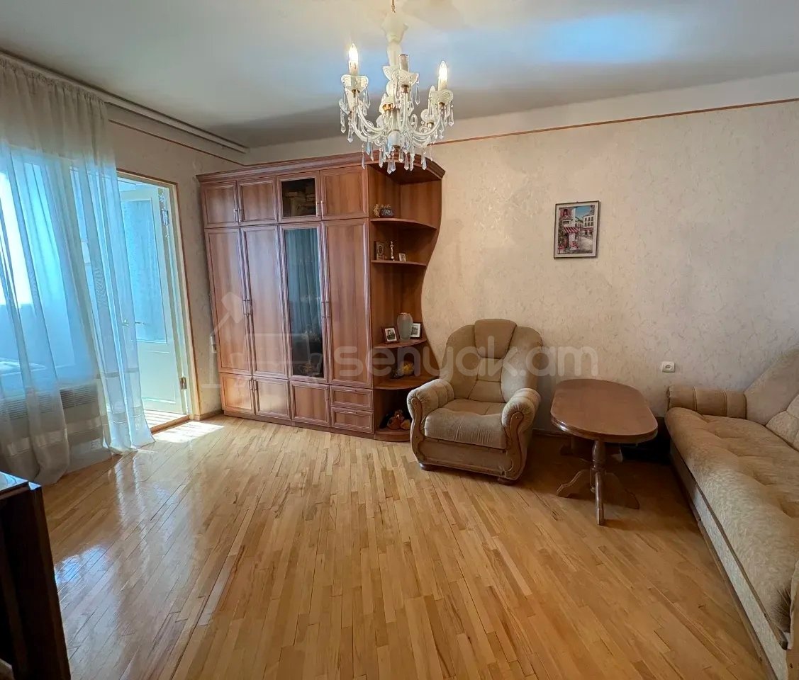 1 Սենյականոց Բնակարան Քարե Շենքում, 43քմ, 3/5 հարկ, Նորմալ Վիճակում