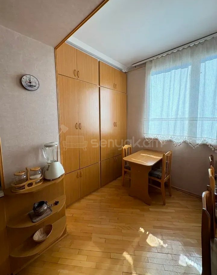 1 Սենյականոց Բնակարան Քարե Շենքում, 43քմ, 3/5 հարկ, Նորմալ Վիճակում