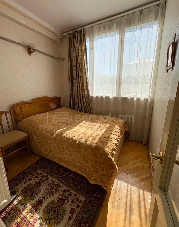 1 Սենյականոց Բնակարան Քարե Շենքում, 43քմ, 3/5 հարկ, Նորմալ Վիճակում