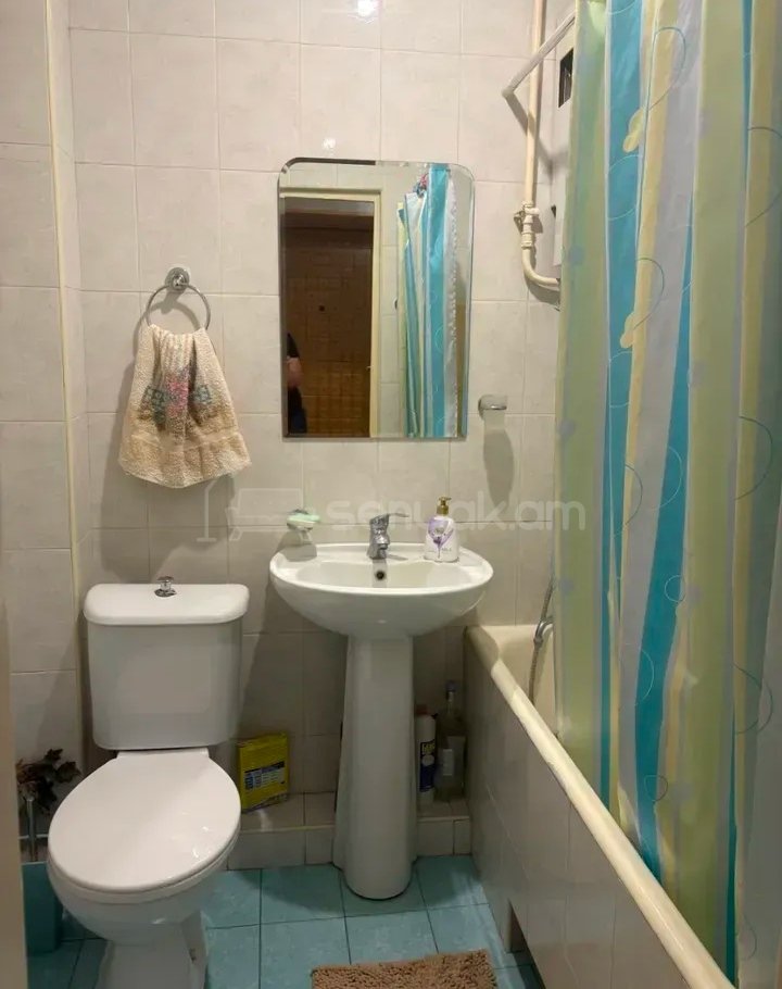 1 Սենյականոց Բնակարան Քարե Շենքում, 43քմ, 3/5 հարկ, Նորմալ Վիճակում