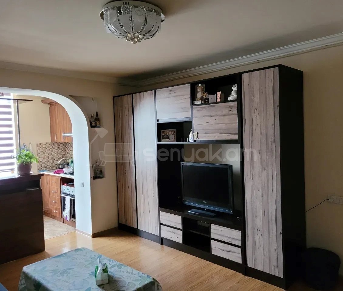 2 Սենյականոց Բնակարան Քարե Շենքում, 45քմ, 5/5 հարկ, Կապիտալ Վերանորոգված