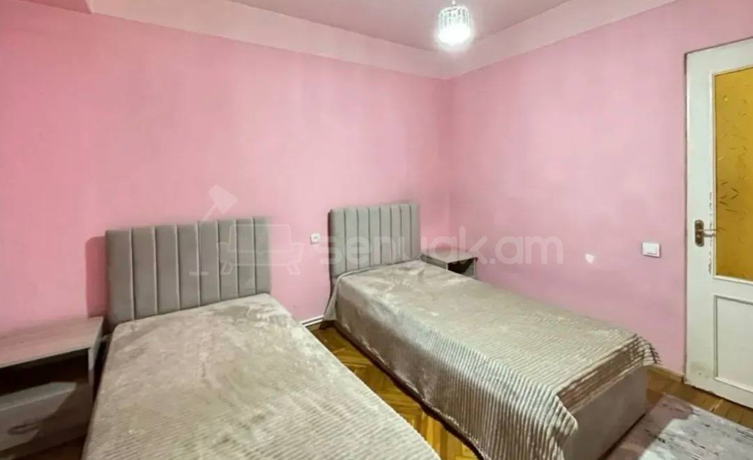 4 Սենյականոց Բնակարան, 90քմ, 6/9 հարկ, Նորմալ Վիճակում, Կահավորված, Արևկող