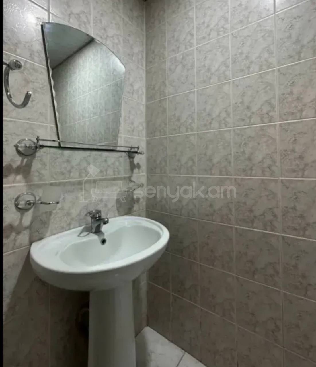4 Սենյականոց Բնակարան, 90քմ, 6/9 հարկ, Նորմալ Վիճակում, Կահավորված, Արևկող