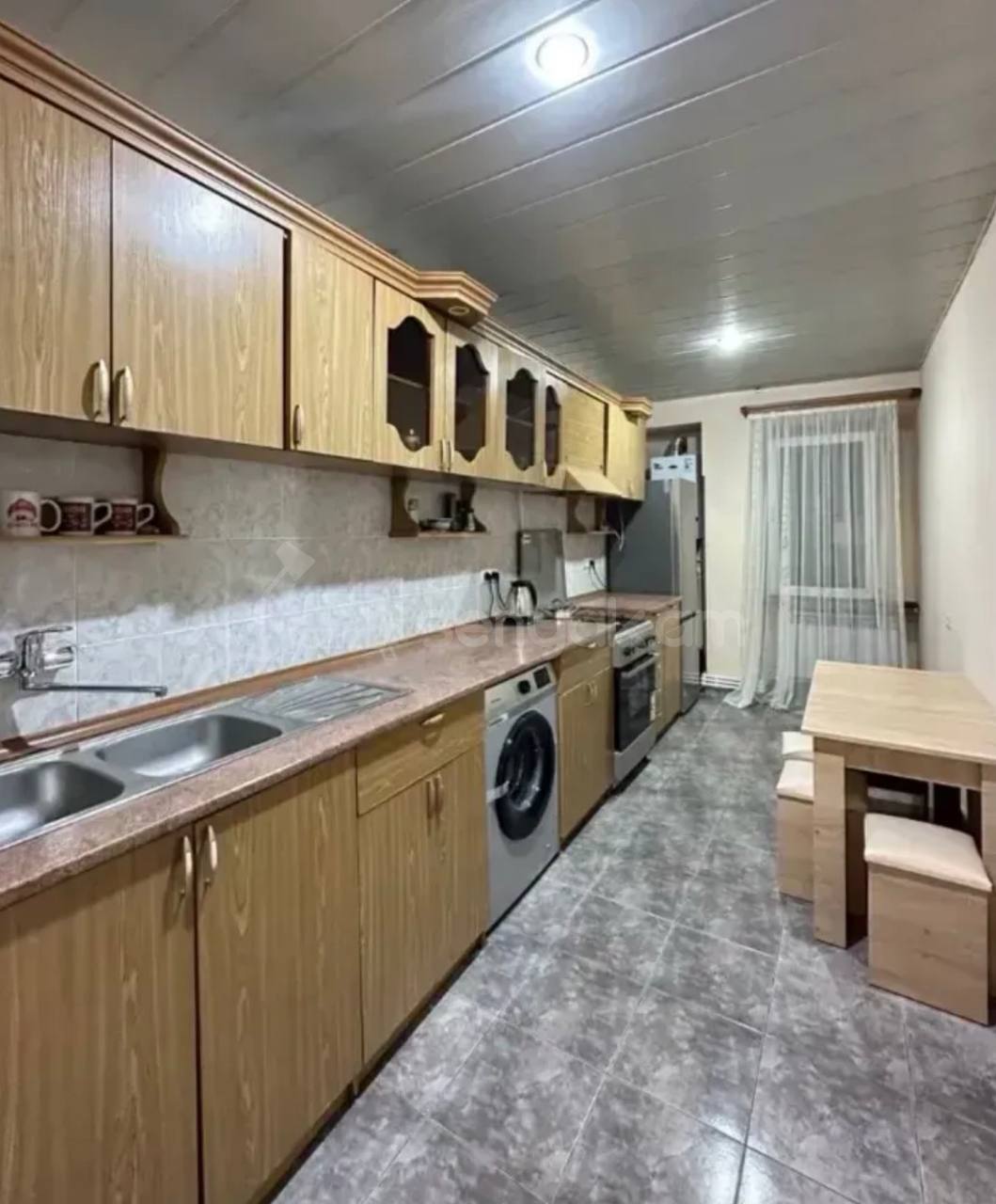 4 Սենյականոց Բնակարան, 90քմ, 6/9 հարկ, Նորմալ Վիճակում, Կահավորված, Արևկող