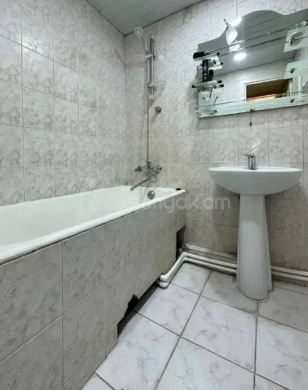 4 Սենյականոց Բնակարան, 90քմ, 6/9 հարկ, Նորմալ Վիճակում, Կահավորված, Արևկող