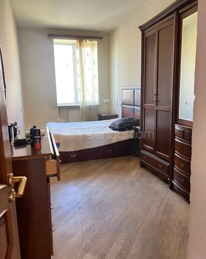 3 Սենյականոց Բնակարան Քարե Շենքում, 76քմ, 5/5 հարկ, Նորմալ Վիճակում