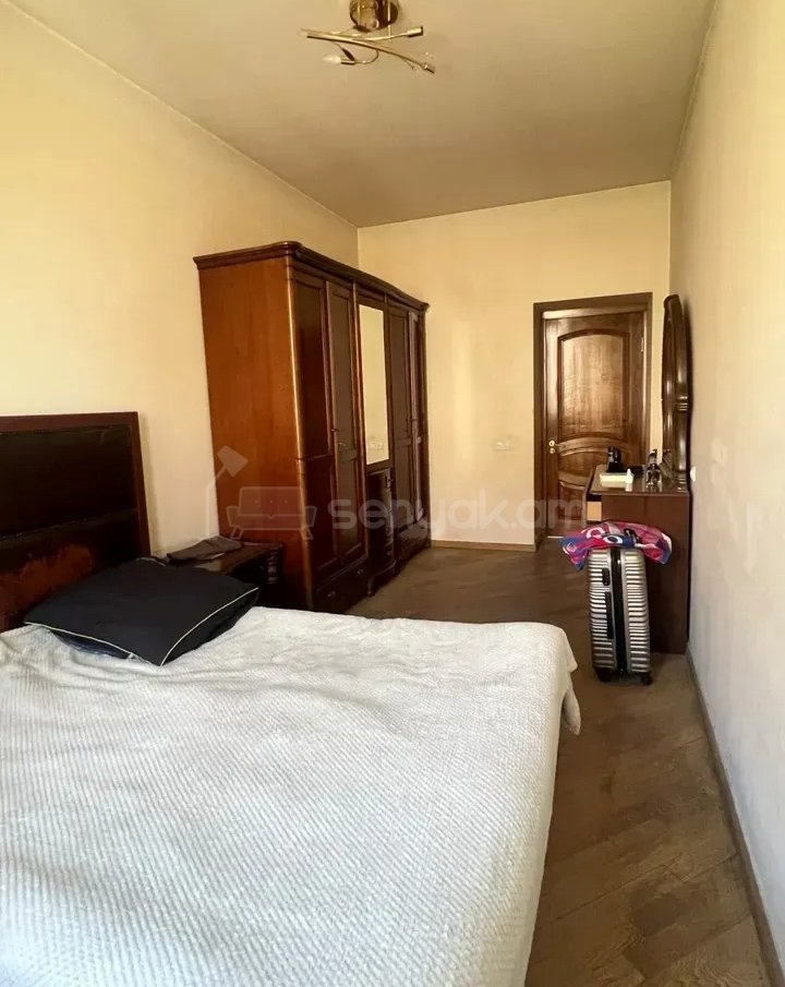 3 Սենյականոց Բնակարան Քարե Շենքում, 76քմ, 5/5 հարկ, Նորմալ Վիճակում