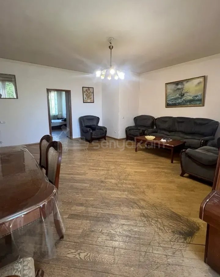 3 Սենյականոց Բնակարան Քարե Շենքում, 76քմ, 5/5 հարկ, Նորմալ Վիճակում