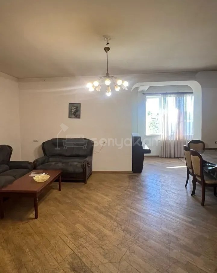 3 Սենյականոց Բնակարան Քարե Շենքում, 76քմ, 5/5 հարկ, Նորմալ Վիճակում