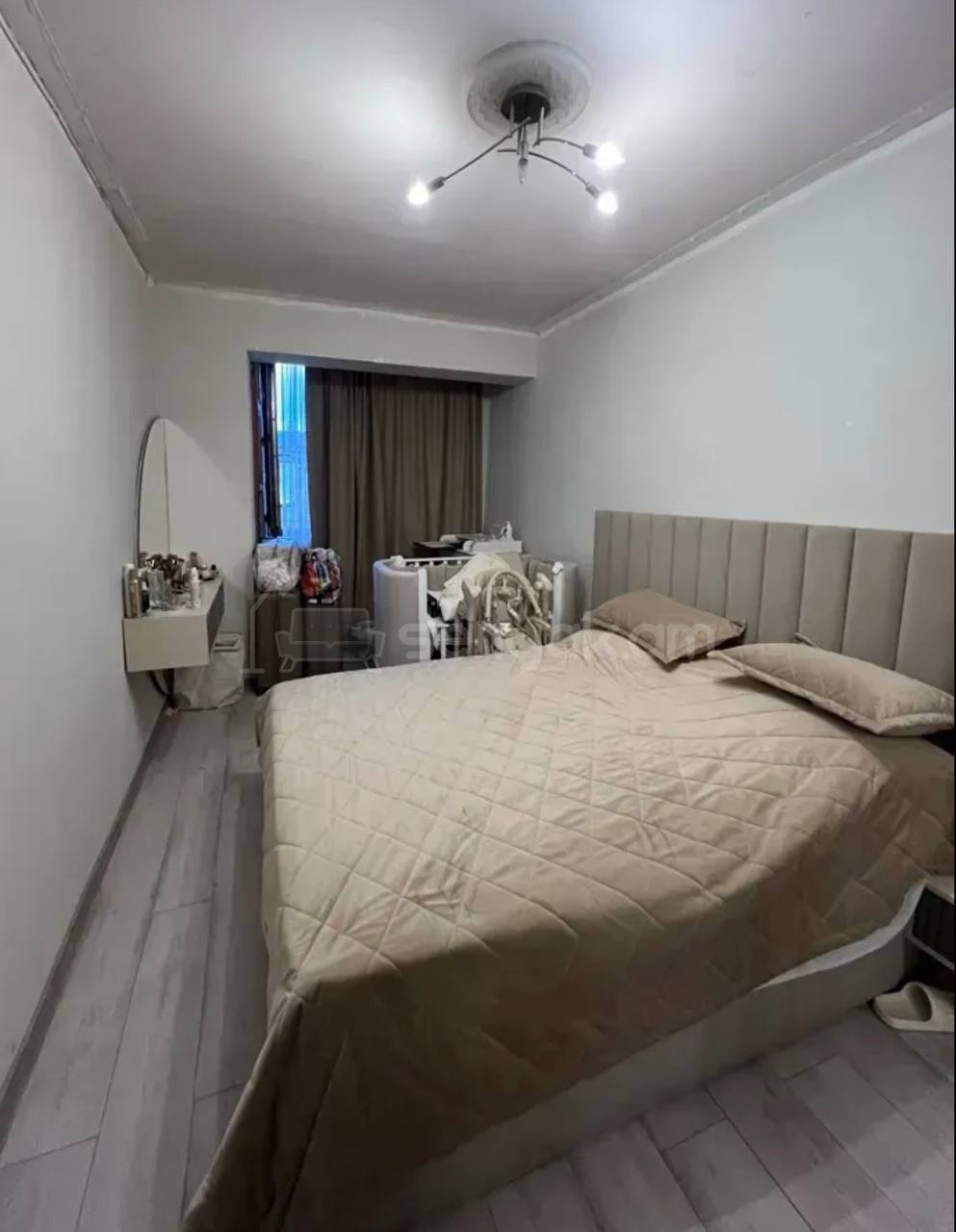 4 Սենյականոց Բնակարան Քարե Շենքում, 130քմ, 5/5 հարկ, Նորմալ Վիճակում