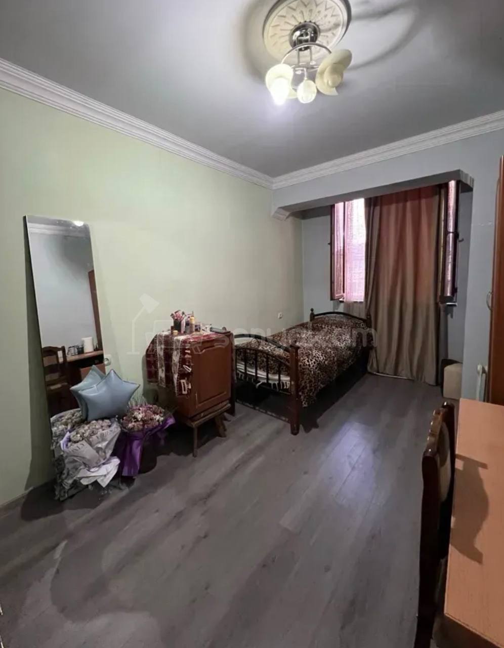 4 Սենյականոց Բնակարան Քարե Շենքում, 130քմ, 5/5 հարկ, Նորմալ Վիճակում