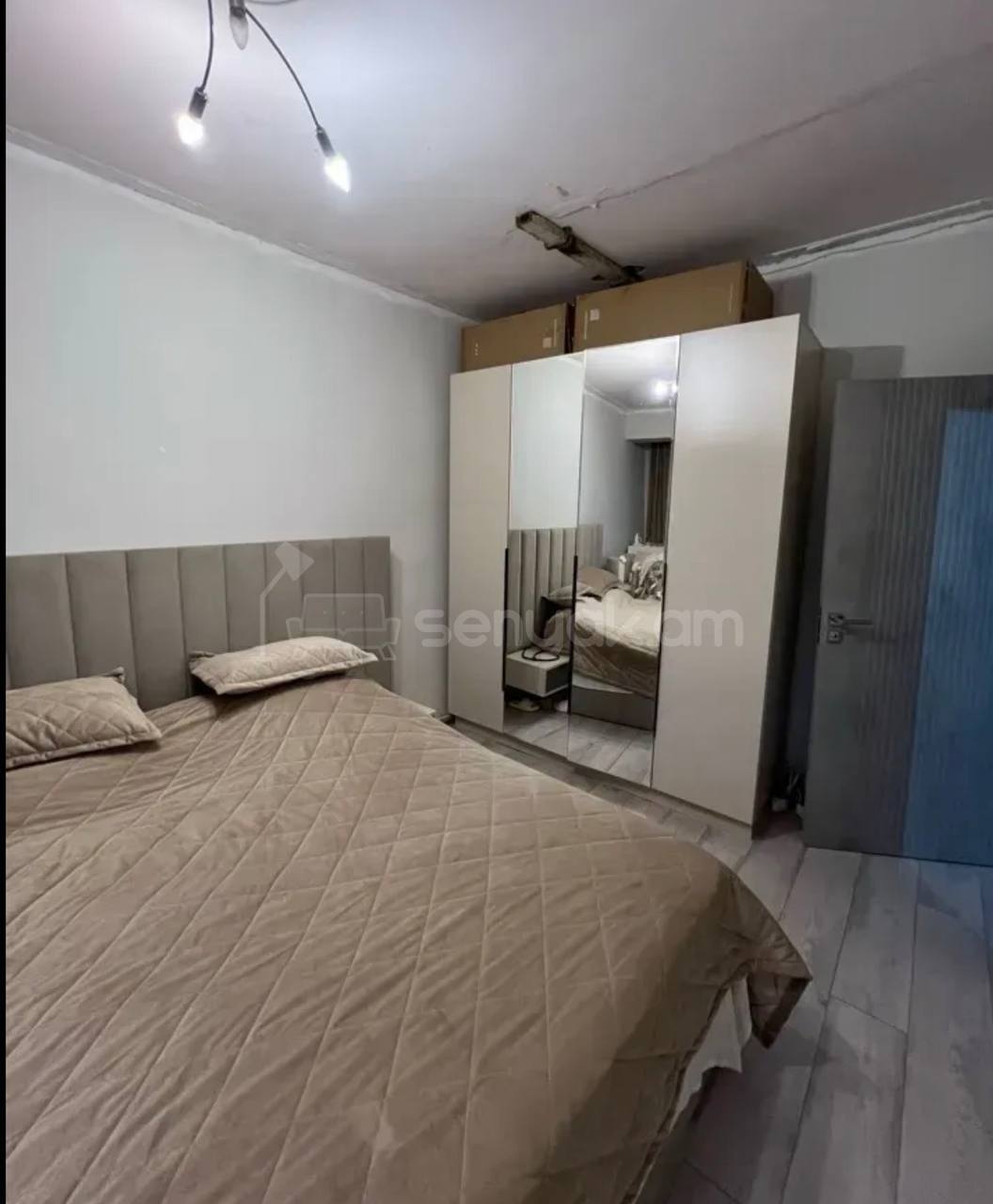 4 Սենյականոց Բնակարան Քարե Շենքում, 130քմ, 5/5 հարկ, Նորմալ Վիճակում