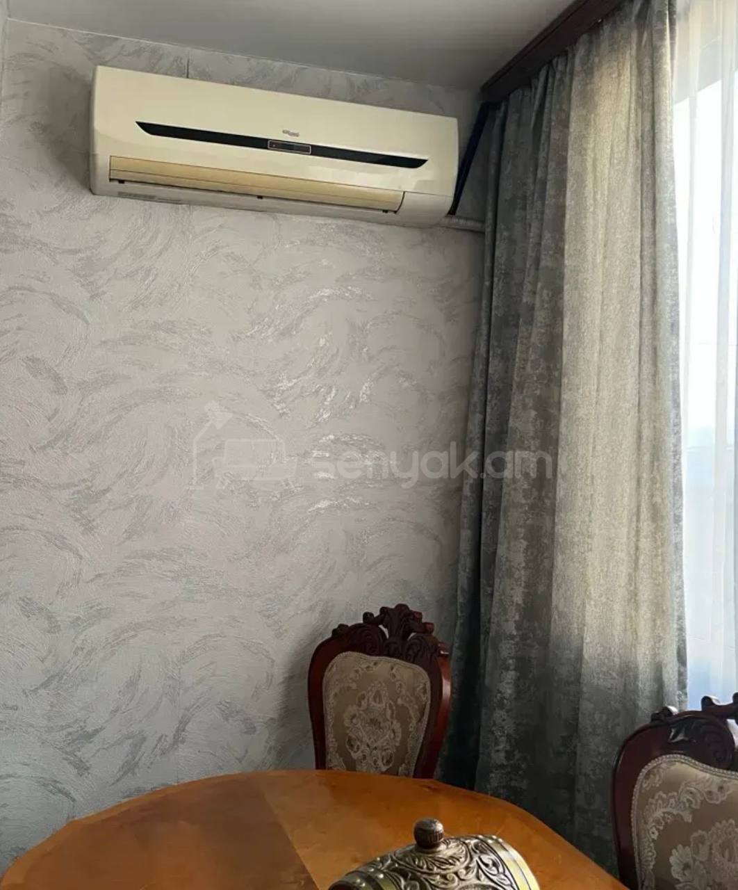 4 Սենյականոց Բնակարան Քարե Շենքում, 130քմ, 5/5 հարկ, Նորմալ Վիճակում