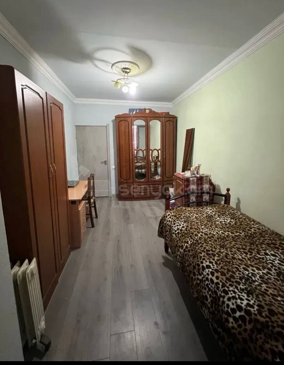 4 Սենյականոց Բնակարան Քարե Շենքում, 130քմ, 5/5 հարկ, Նորմալ Վիճակում