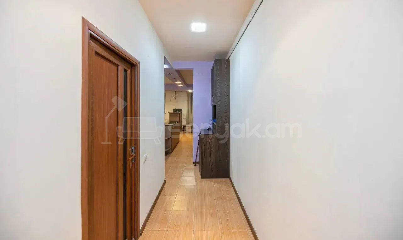 3 Սենյականոց Բնակարան Քարե Շենքում, 70քմ, 2/5 հարկ, Կապիտալ Վերանորոգված, Կահավորված, Արևկող