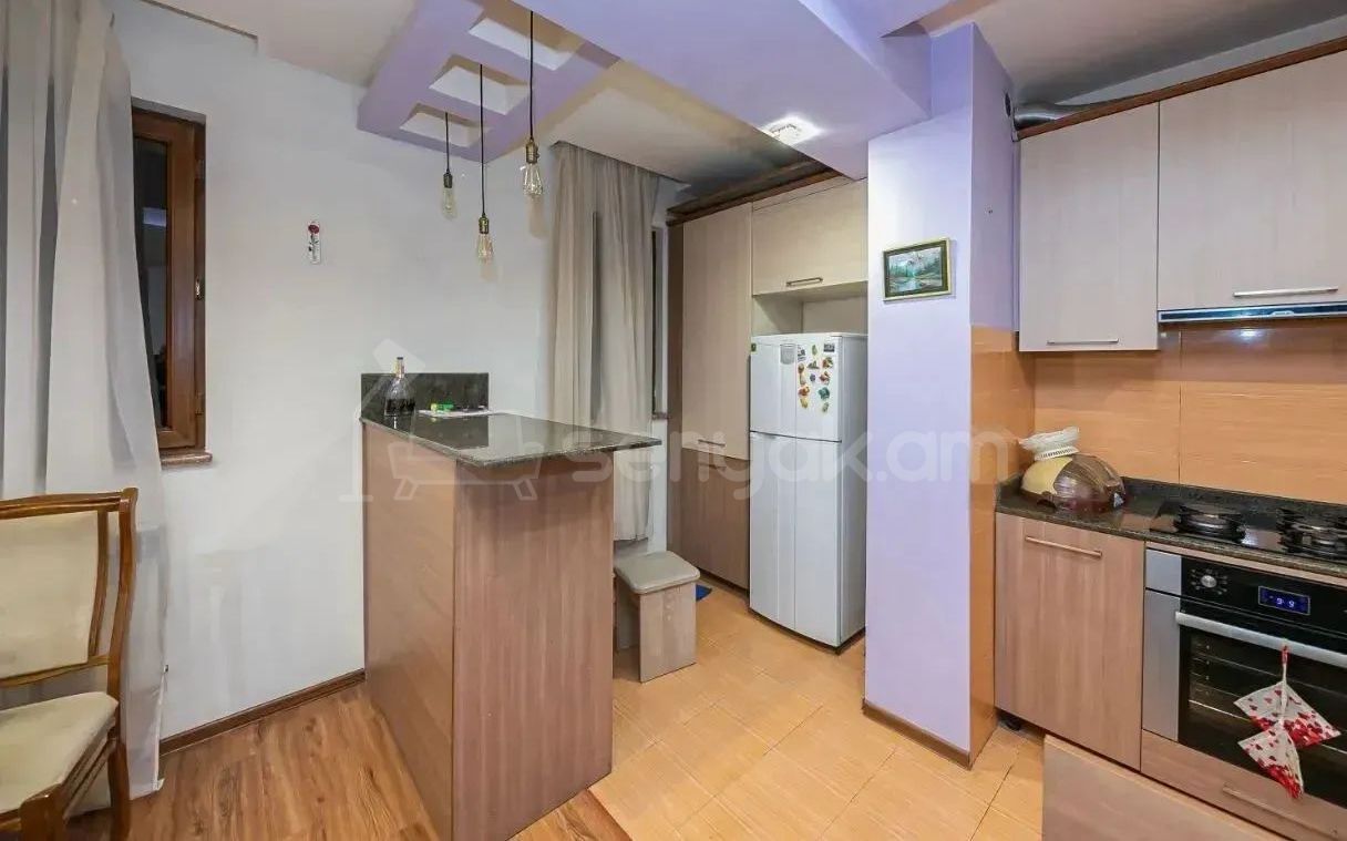 3 Սենյականոց Բնակարան Քարե Շենքում, 70քմ, 2/5 հարկ, Կապիտալ Վերանորոգված, Կահավորված, Արևկող