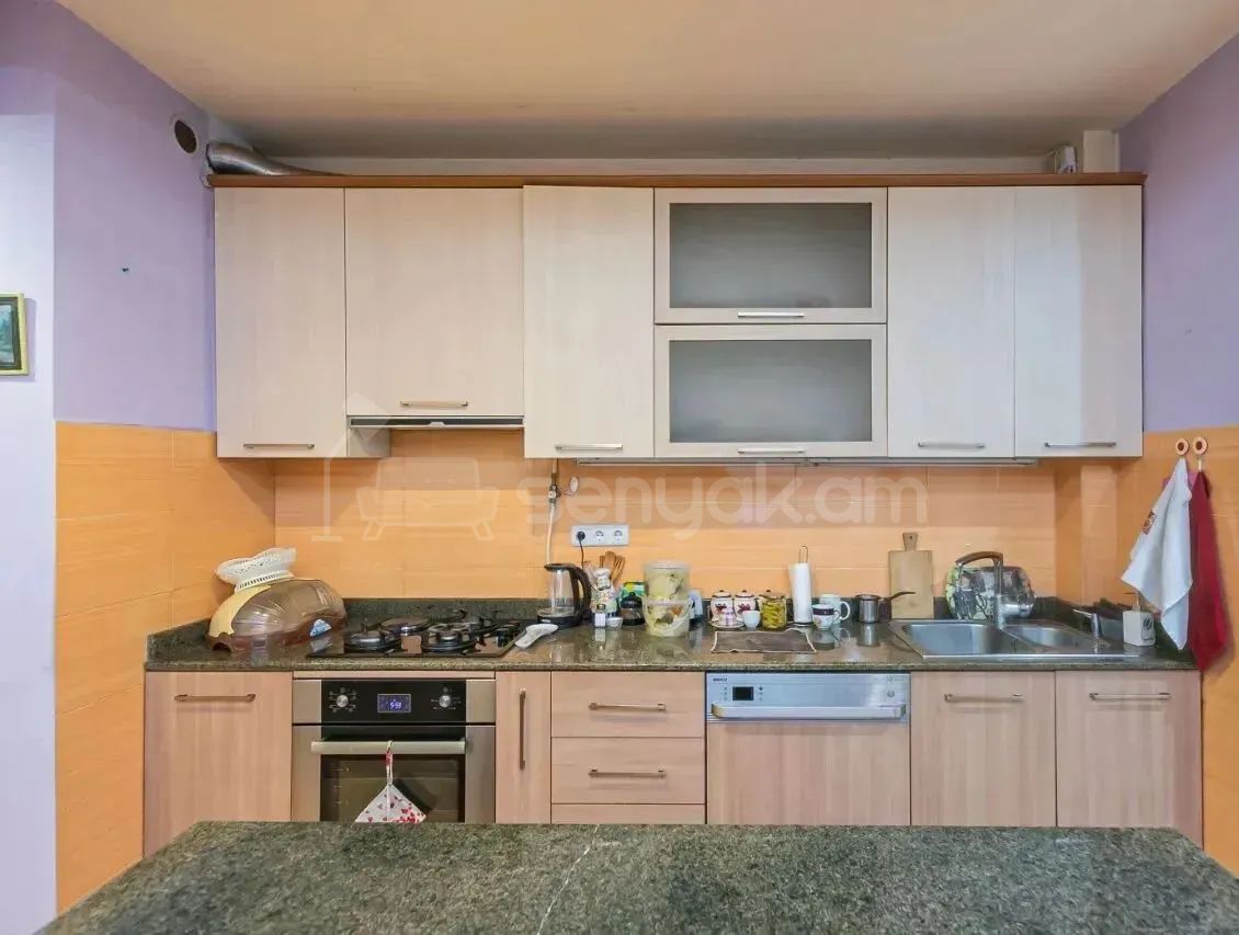 3 Սենյականոց Բնակարան Քարե Շենքում, 70քմ, 2/5 հարկ, Կապիտալ Վերանորոգված, Կահավորված, Արևկող