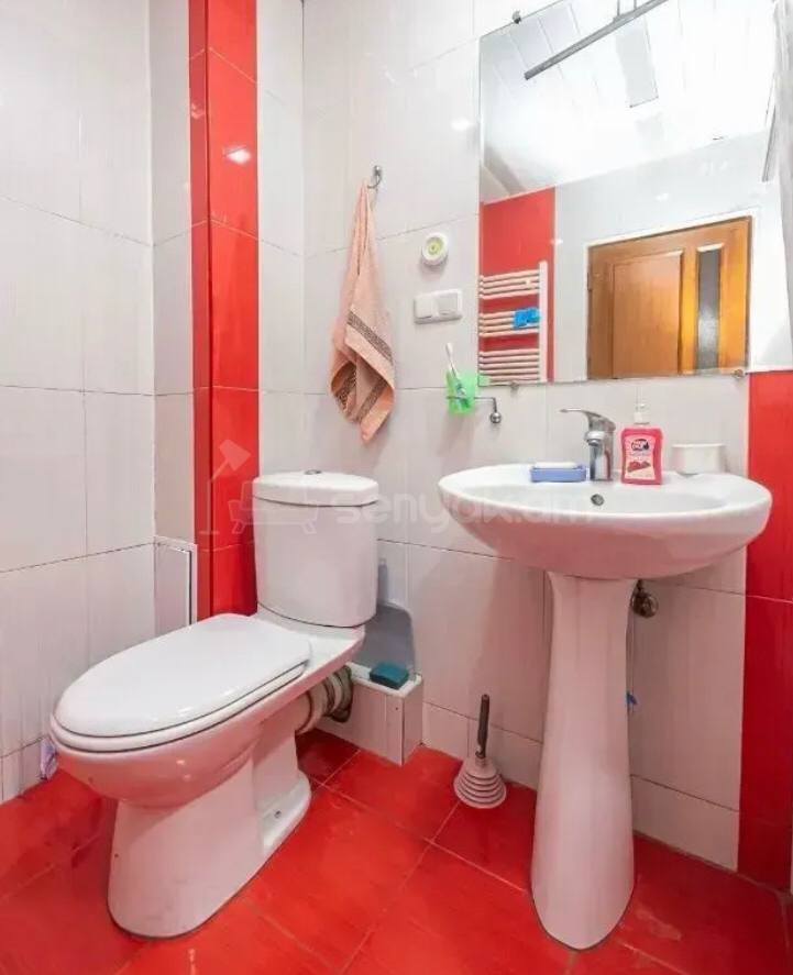 2 Սենյականոց Բնակարան Քարե Շենքում, 68քմ, 2/5 հարկ, Կապիտալ Վերանորոգված, Կահավորված