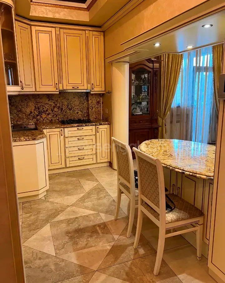 3 Սենյականոց Բնակարան Նորակառույցում, 160քմ, 10/18 հարկ, Կապիտալ Վերանորոգված, Կահավորված, Արևկող
