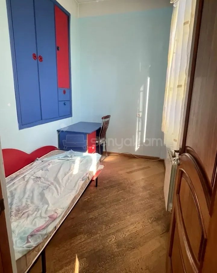 3 Սենյականոց Բնակարան Քարե Շենքում, 76քմ, 5/5 հարկ, Նորմալ Վիճակում