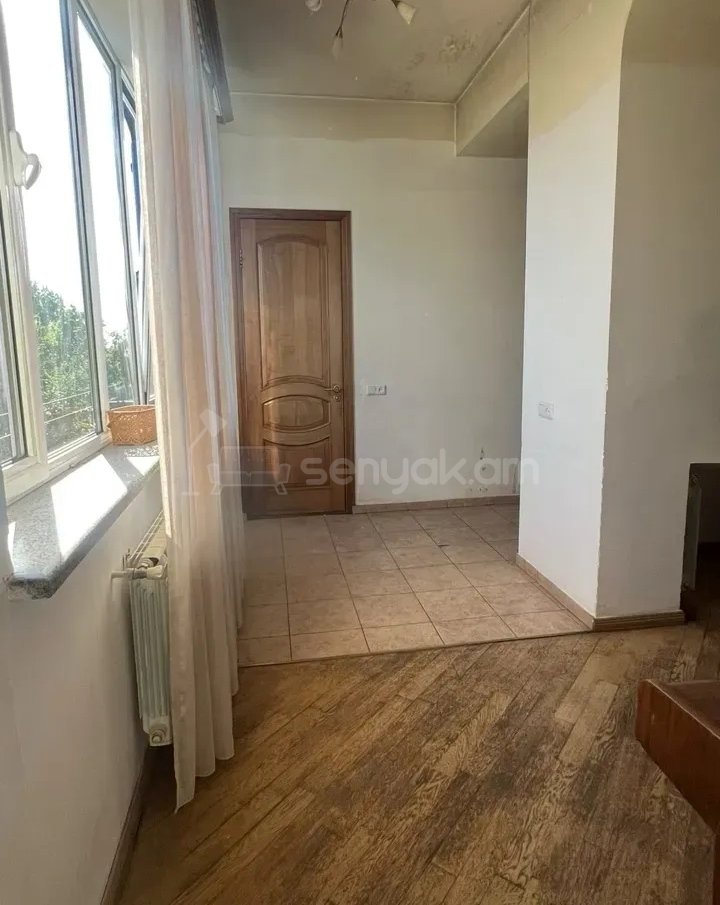 3 Սենյականոց Բնակարան Քարե Շենքում, 76քմ, 5/5 հարկ, Նորմալ Վիճակում