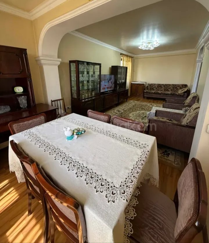 2 Սենյականոց Բնակարան Քարե Շենքում, 56քմ, 2/5 հարկ, Նորմալ Վիճակում, Կահավորված