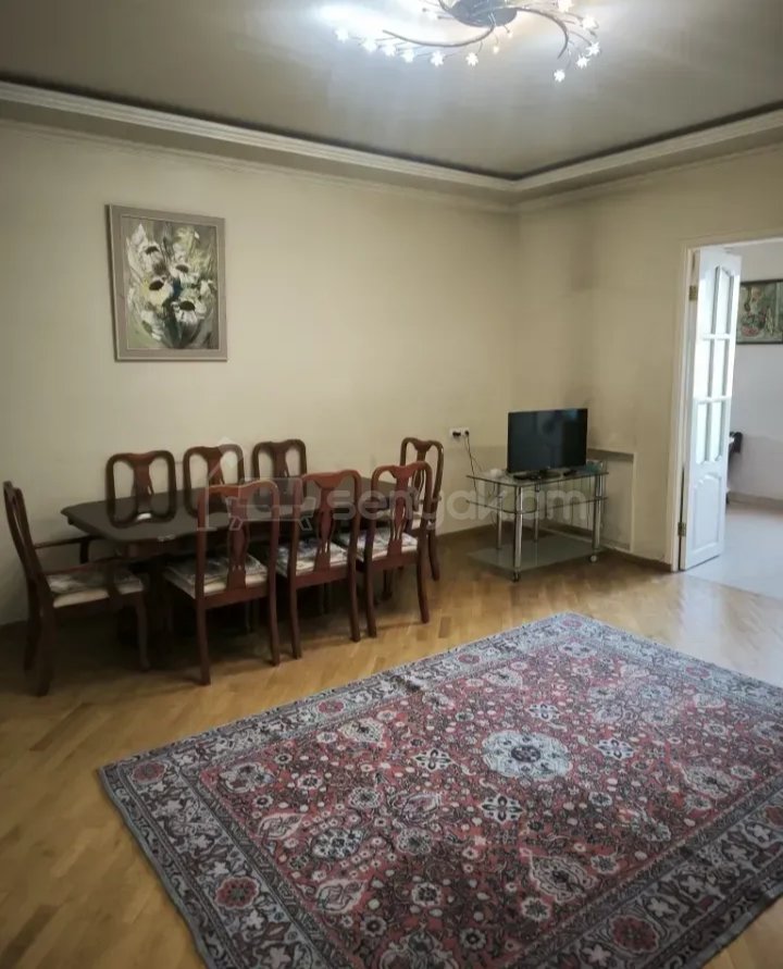 3 Սենյականոց Բնակարան Քարե Շենքում, 87քմ, 3/5 հարկ, Նորմալ Վիճակում, Կահավորված