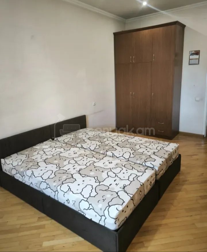 3 Սենյականոց Բնակարան Քարե Շենքում, 87քմ, 3/5 հարկ, Նորմալ Վիճակում, Կահավորված