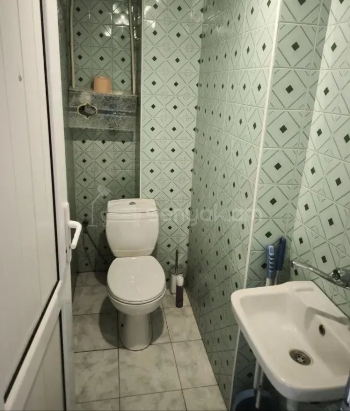 3 Սենյականոց Բնակարան Քարե Շենքում, 87քմ, 3/5 հարկ, Նորմալ Վիճակում, Կահավորված