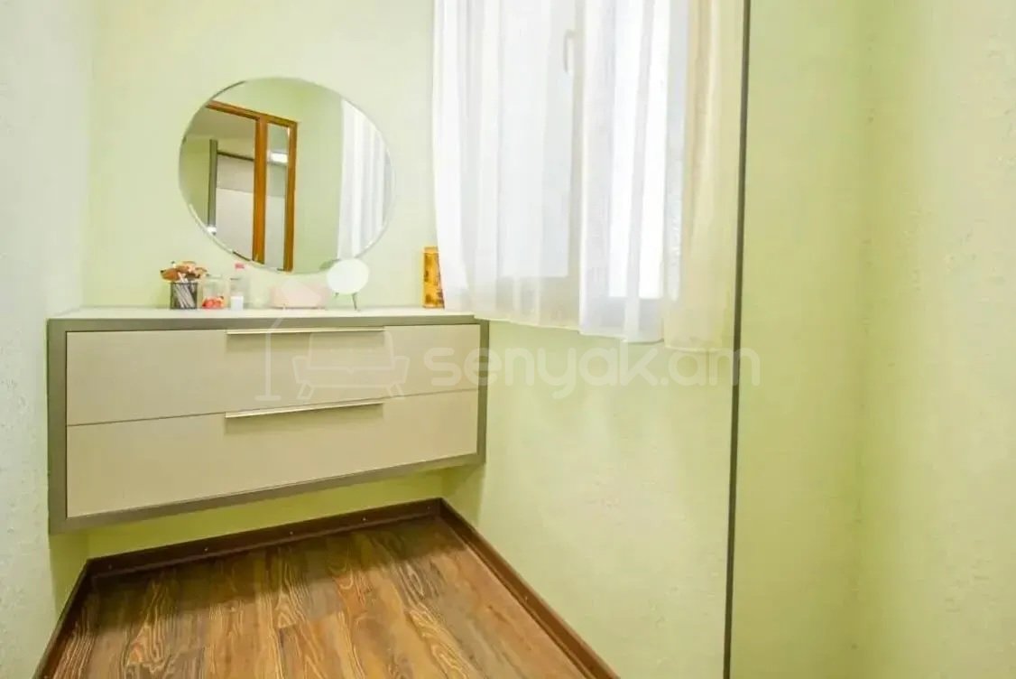1 Սենյականոց Բնակարան Քարե Շենքում, 40քմ, 5/12 հարկ, Կապիտալ Վերանորոգված, Կահավորված