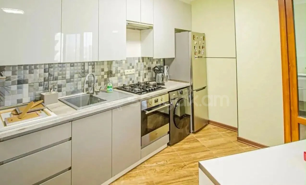 1 Սենյականոց Բնակարան Քարե Շենքում, 40քմ, 5/12 հարկ, Կապիտալ Վերանորոգված, Կահավորված