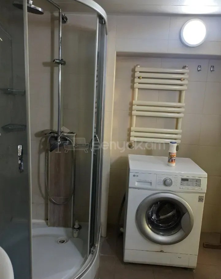 3 Սենյականոց Բնակարան Քարե Շենքում, 110քմ, 8/9 հարկ, Կապիտալ Վերանորոգված, Կահավորված