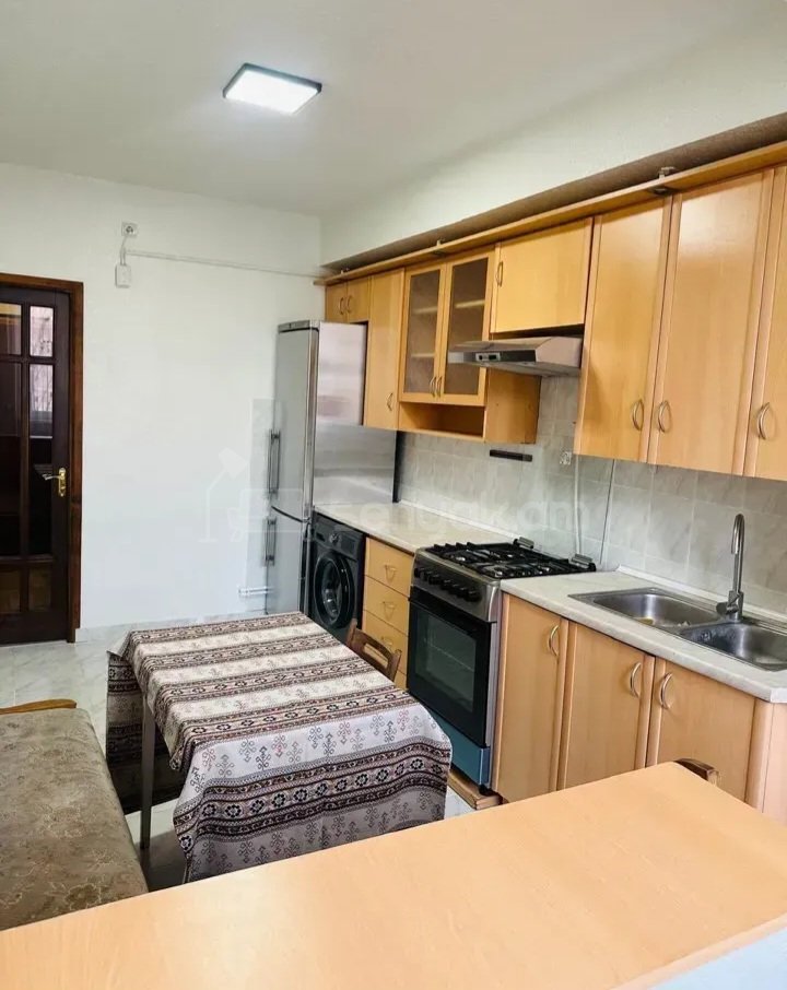 1 Սենյականոց Բնակարան Քարե Շենքում, 45քմ, 8/10 հարկ, Կապիտալ Վերանորոգված, Կահավորված