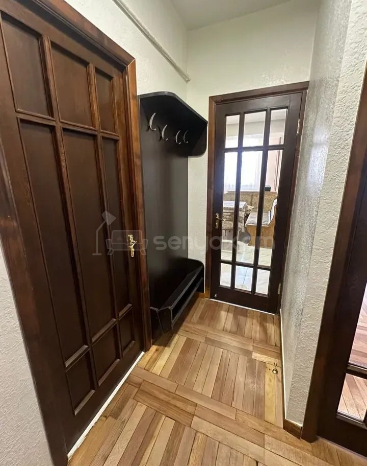 1 Սենյականոց Բնակարան Քարե Շենքում, 45քմ, 8/10 հարկ, Կապիտալ Վերանորոգված, Կահավորված