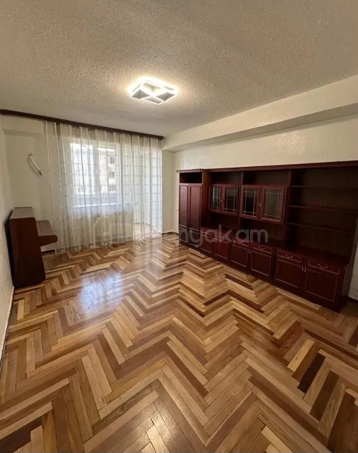 1 Սենյականոց Բնակարան Քարե Շենքում, 45քմ, 8/10 հարկ, Կապիտալ Վերանորոգված, Կահավորված