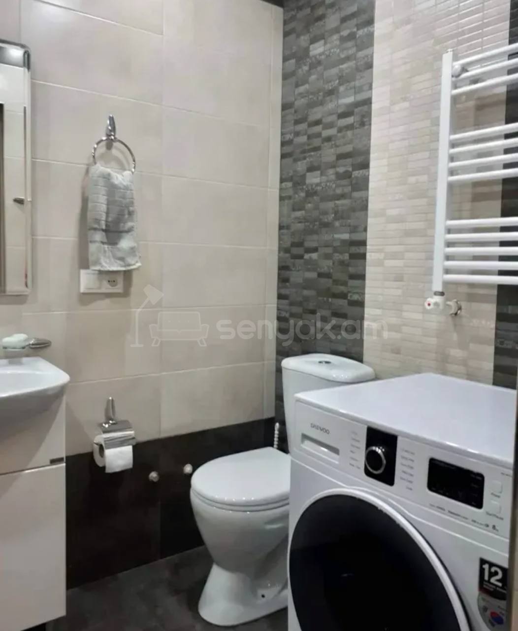 2 Սենյականոց Բնակարան Քարե Շենքում, 56քմ, 1/5 հարկ, Կապիտալ Վերանորոգված