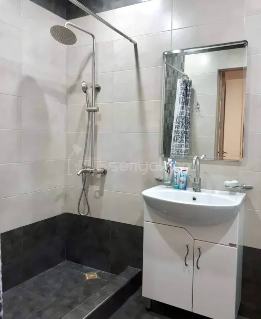 2 Սենյականոց Բնակարան Քարե Շենքում, 56քմ, 1/5 հարկ, Կապիտալ Վերանորոգված