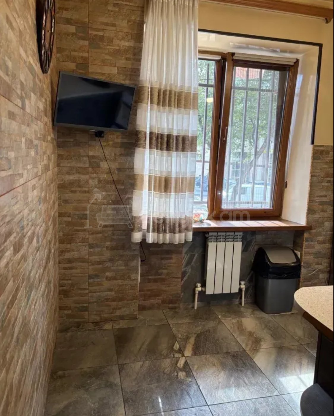 3 Սենյականոց Բնակարան Քարե Շենքում, 75քմ, 2/5 հարկ, Կապիտալ Վերանորոգված, Կահավորված